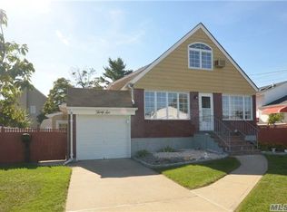 36 Cleveland Pl, Massapequa, NY 11758