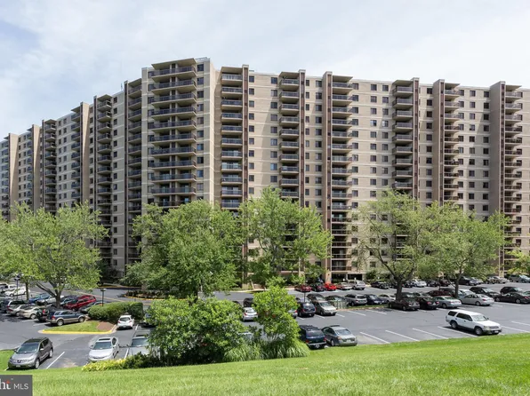 205 Yoakum Pkwy Unit 223, Alexandria, VA 22304