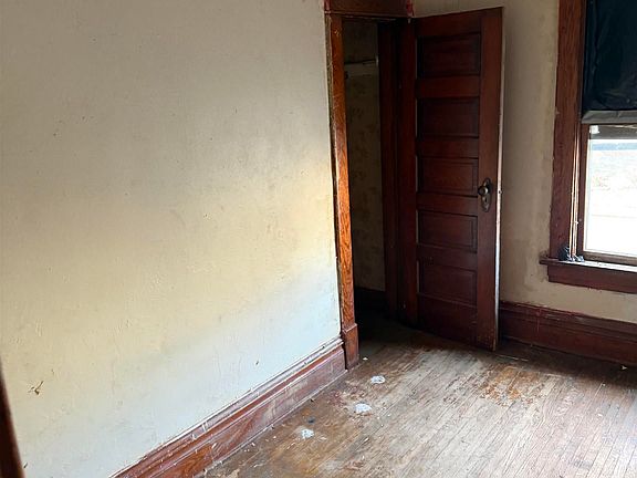 3rd image of 435 Conger St