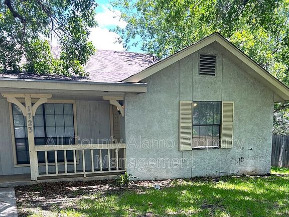 2nd image of 1723 Patricia Dr