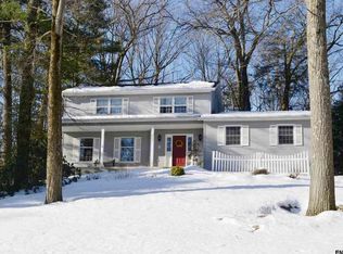 2262 Pine Ridge Rd, Niskayuna, NY 12309