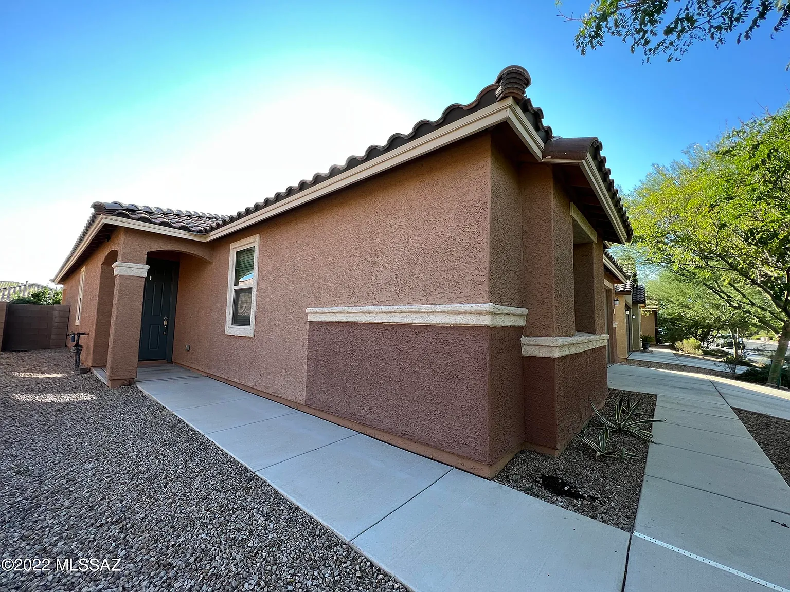 3 bed, 2.0 bath, 2013 sqft, $2,250 — Photo 3