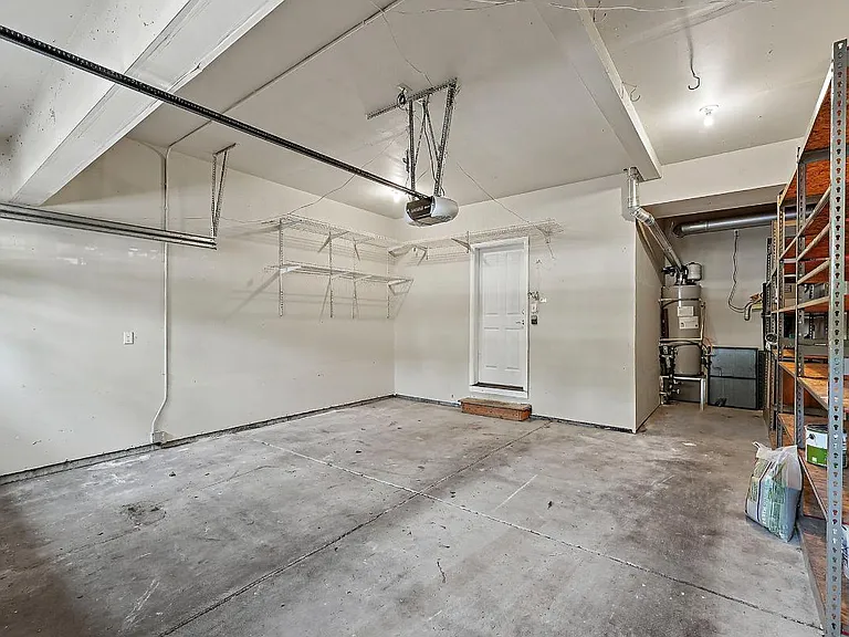 6038 Discovery St E — Photo 37