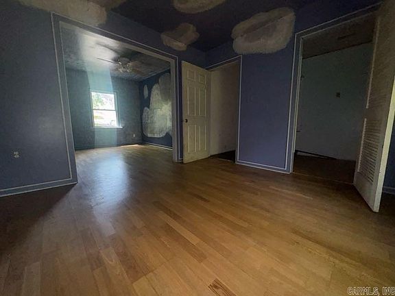 3rd image of 3020 W Pratt Rd