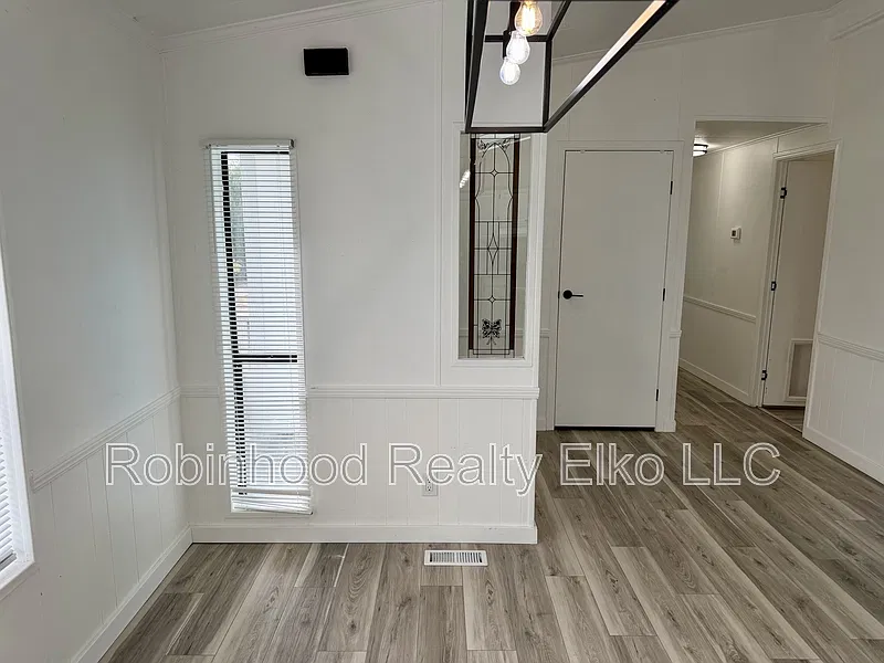 3 bed, 2.0 bath, 1617 sqft, $2,000 — Photo 3