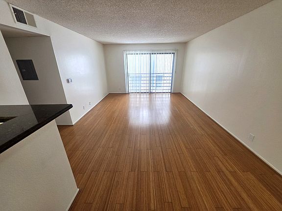 4th image of 519 S Gramercy Pl #208