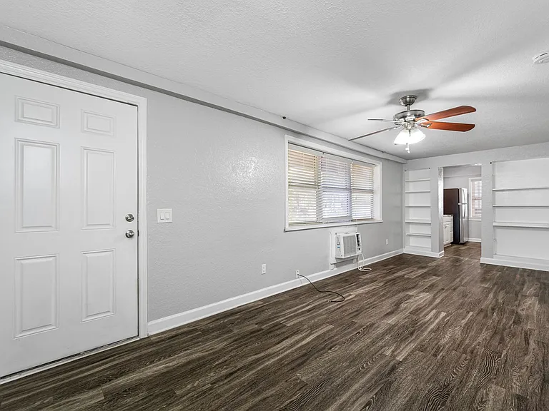 705 W Bay St — Photo 21