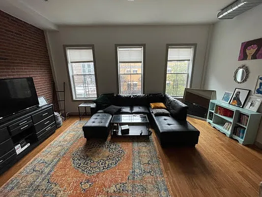 Rented by Bloom Real Estate Group | media 19