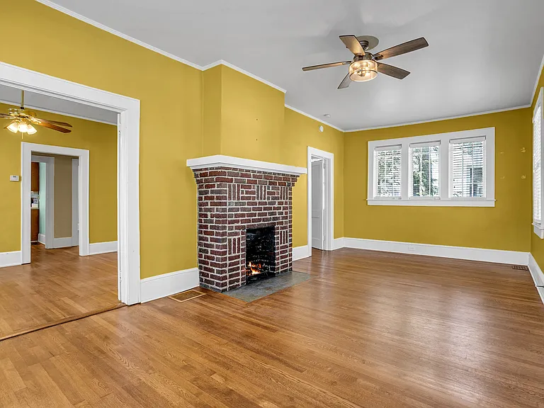 205 Croft St — Photo 5
