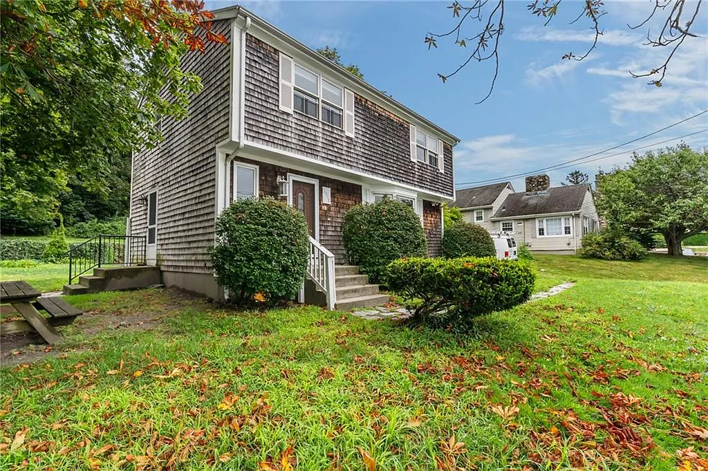 3 bed, 1.5 bath, 2272 sqft, $3,300 — Photo 3