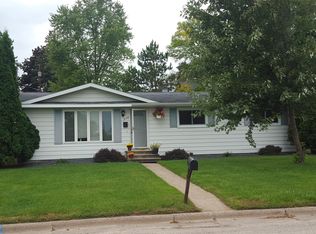 908 S Oak St, La Crescent, MN 55947