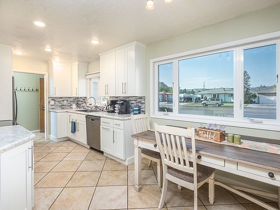 5th image of 2716 Broadwater Ave