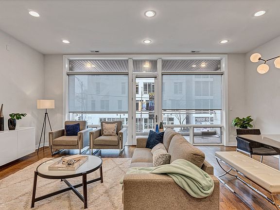 3rd image of 2204 W Chicago Ave APT 2E