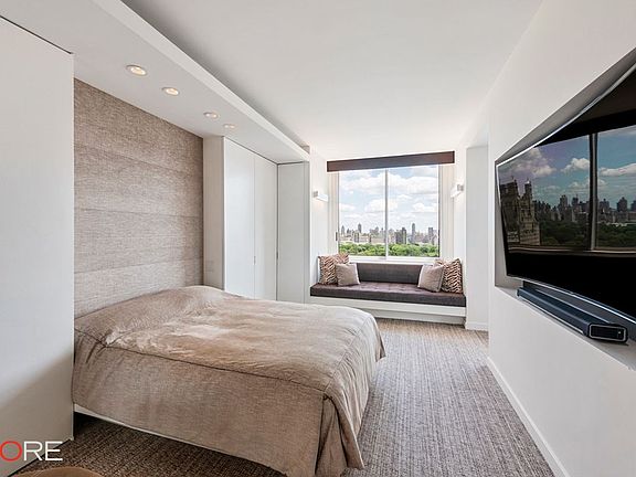 5th image of 101 W 79th St APT 23A
