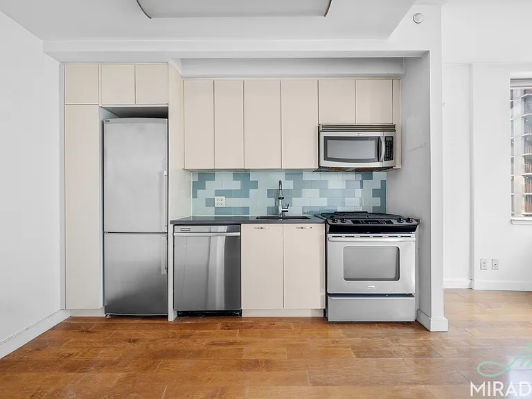 80 Dekalb Ave #18H — Photo 8