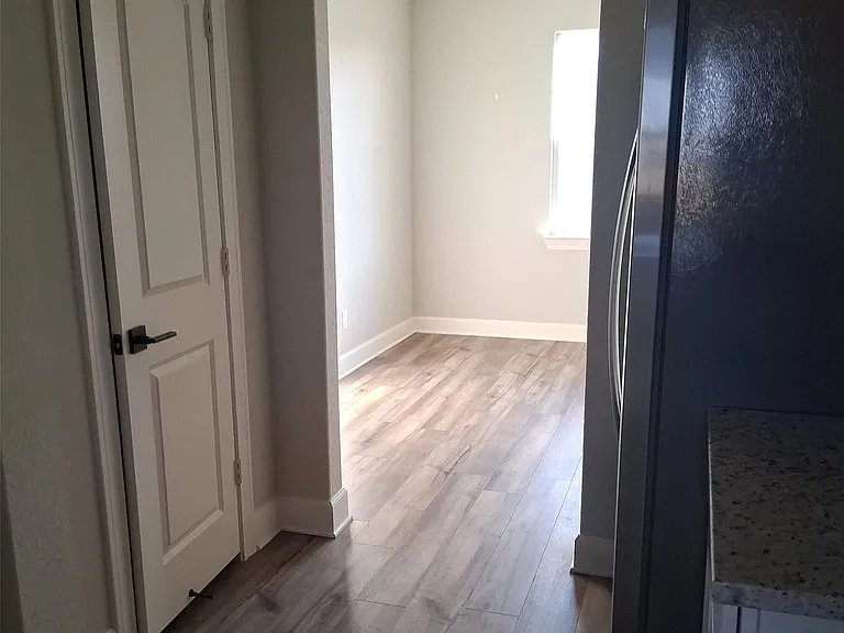 1020 Calhoun Dr — Photo 6