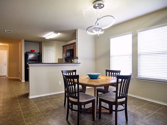 4th image of 1213 Monaco Dr