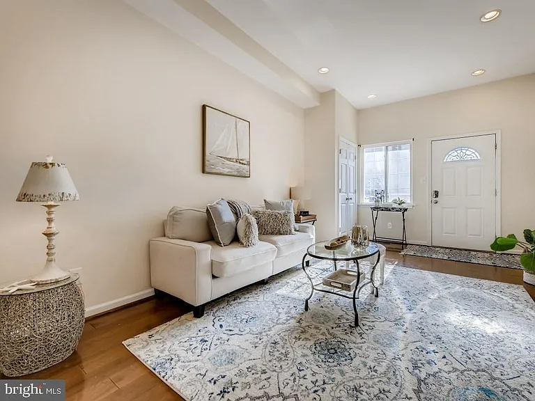 1433 Olive St — Photo 11
