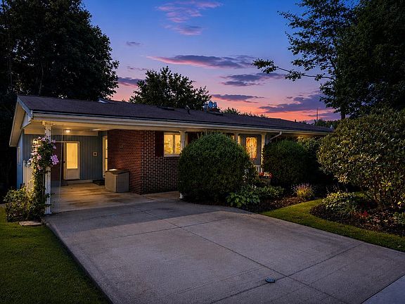 2nd image of 48 Briarwood Cres