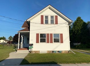 1214 S 11th St, Manitowoc, WI 54220