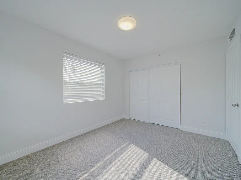 1611 NE 3rd Ave #2 — Photo 10