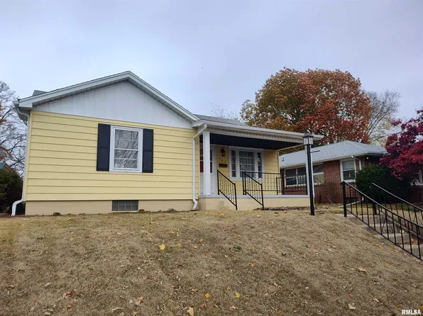 347 Charlotte St, Pekin, IL 61554