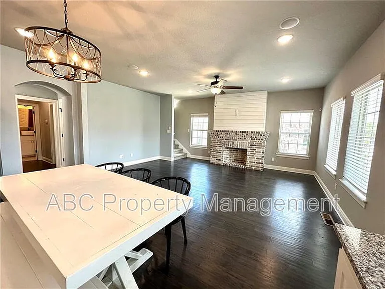 3819 W Maclura Way — Photo 14