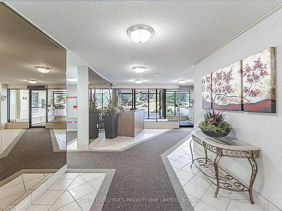 2nd image of 18 Knightsbridge Rd #502
