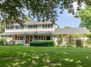 28 Sunset Hill Dr, Branford, CT 06405