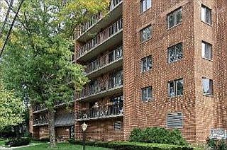 1st image of 825 Center St APT 401