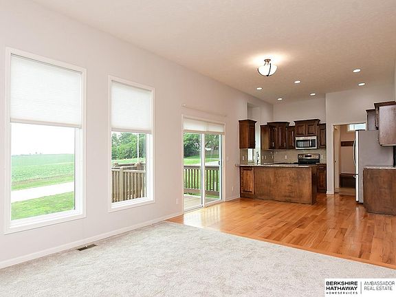 5th image of 130 Broken Arrow Cir