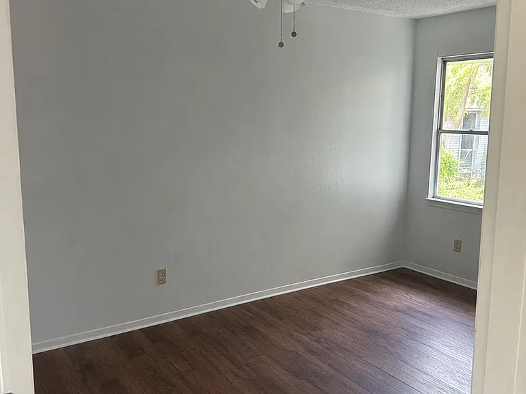 Southland Apartments — Photo 30
