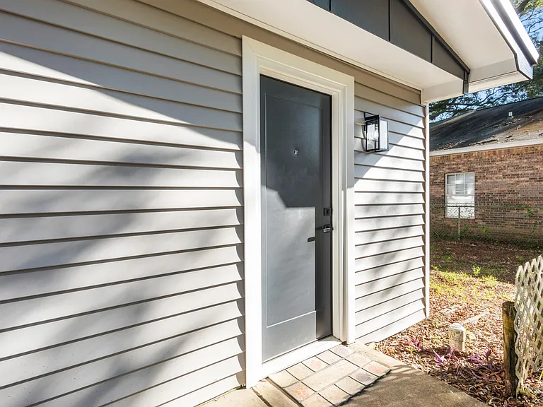 1/1 unit - front door
