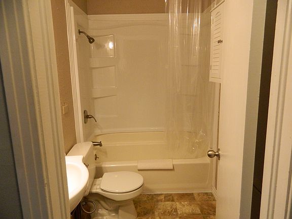 5th image of 5021 Doyle St