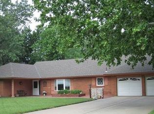 2101 Wilton St, Hutchinson, KS 67502