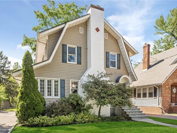 15 Monroe Street, Pelham, NY 10803