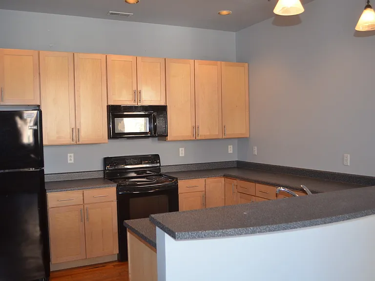 222 N College Ave — Photo 30