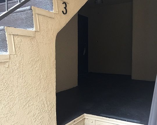 2nd image of 415 N Broadway APT 3
