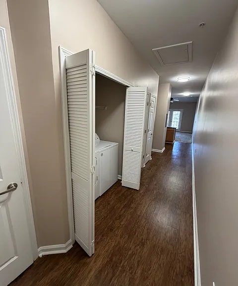Pinnacle Pointe Apartments — Photo 38