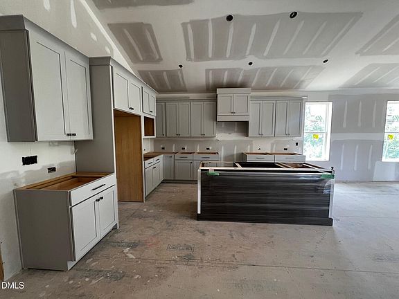 4th image of 1679 Terry Rd