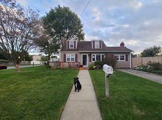 241 6th St, Lindenhurst, NY 11757