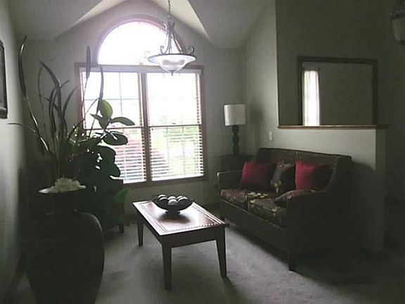 4th image of 14500 Belmont Ct