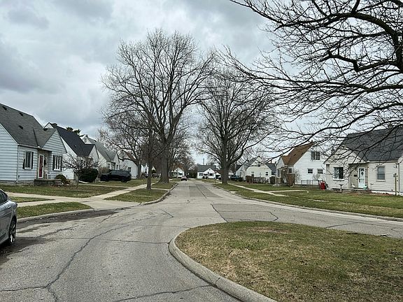 4th image of 16666 Sarmorr St