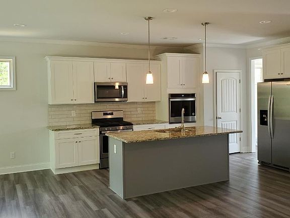 3rd image of 711 Autumn Meadow Dr