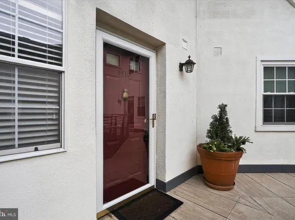 1810 Steamboat Sta, Southampton, PA 18966