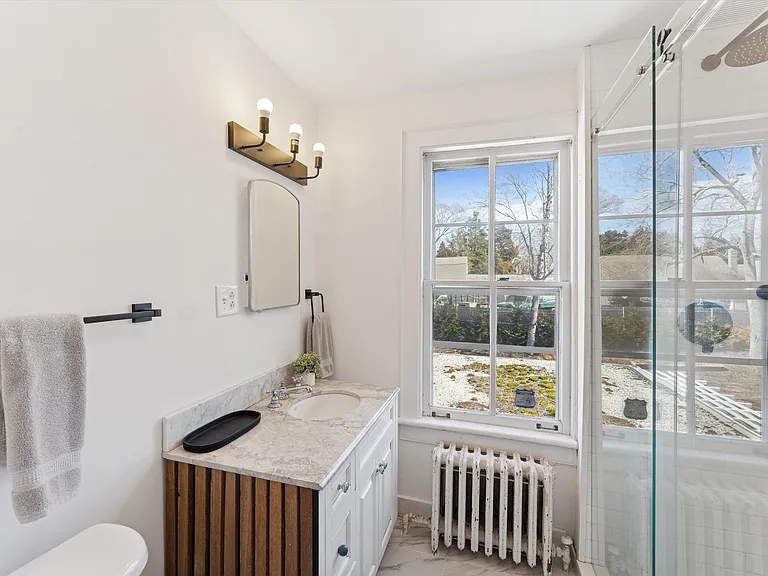 649 Hill St — Photo 19