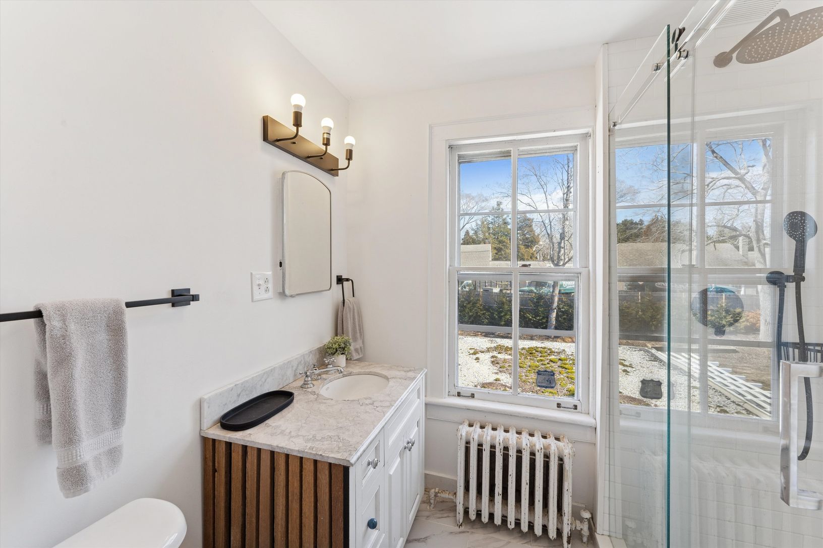  Ensuite Guest Bathroom 