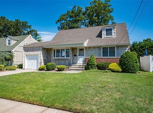165 Koehl St, Massapequa Park, NY 11762