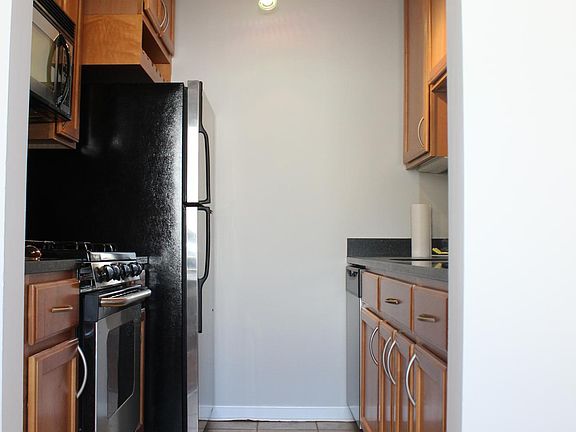 5th image of 5112 Macarthur Blvd NW APT 108