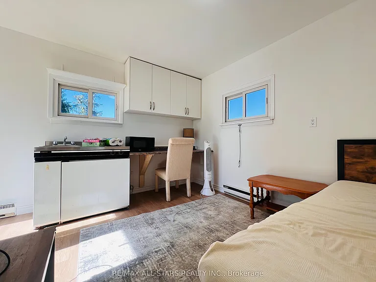 25607 Woodbine Ave — Photo 3